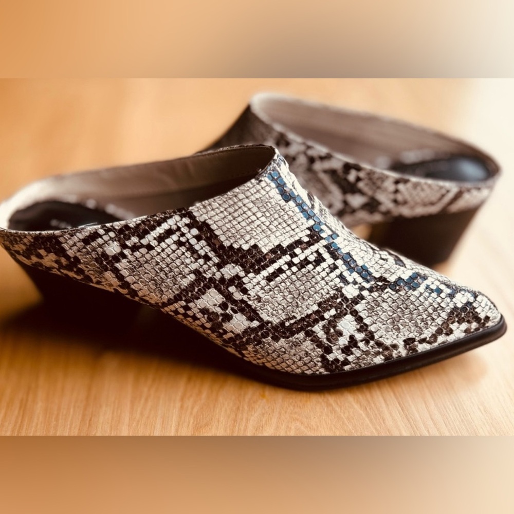 New Midnight Velvet Women’s Booties slip on snakeskin black brown white size 8